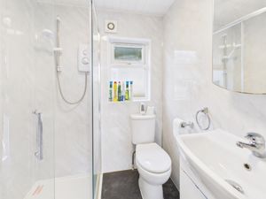 Shower room - click for photo gallery